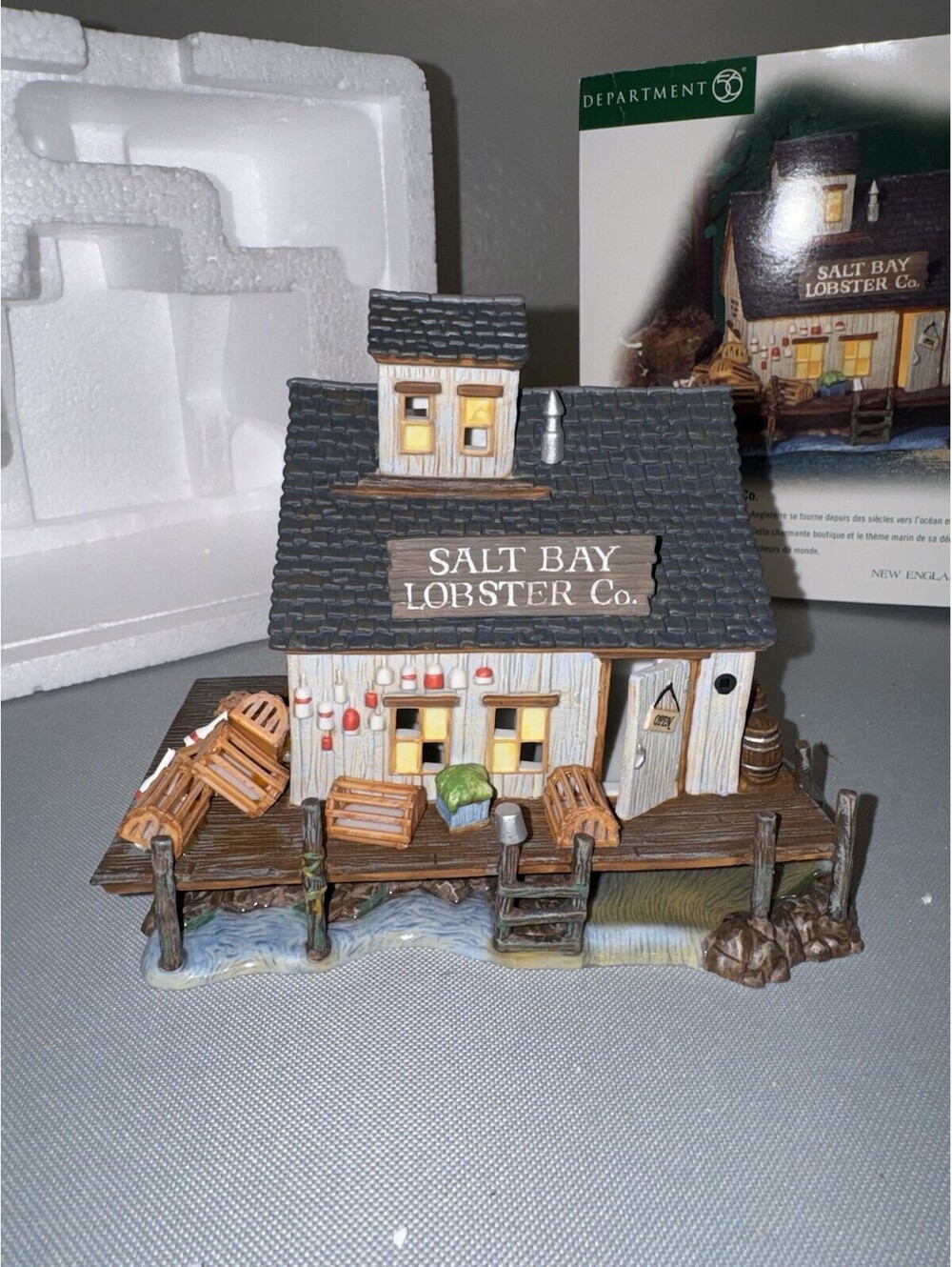 Dept 56 New England Village “Salt Bay Lobster Co” 56658 2002 W BOX & LIGHT Retir